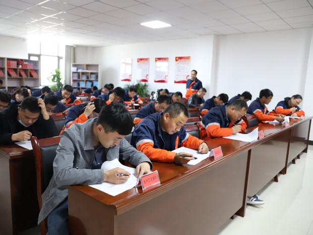 專精特新：舉行第一次專業技術人員技能提升成果測評
